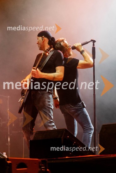  Robert Novak, skupina Mi2; dr. Tone Kregar, zgodovinar, pevec Mi2, direktor Muzeja novejše zgodovine Celje59. festival Pivo in cvetje Laško, otvoritev festivala