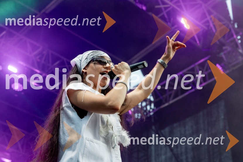  Mia Puhar Rodin - Masayah, pevka59. festival Pivo in cvetje Laško, otvoritev festivala