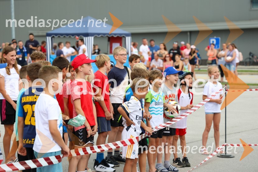 Sprejem za nogometaša Žana Karničnika