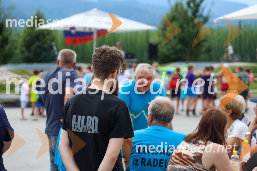 Sprejem za nogometaša Žana Karničnika