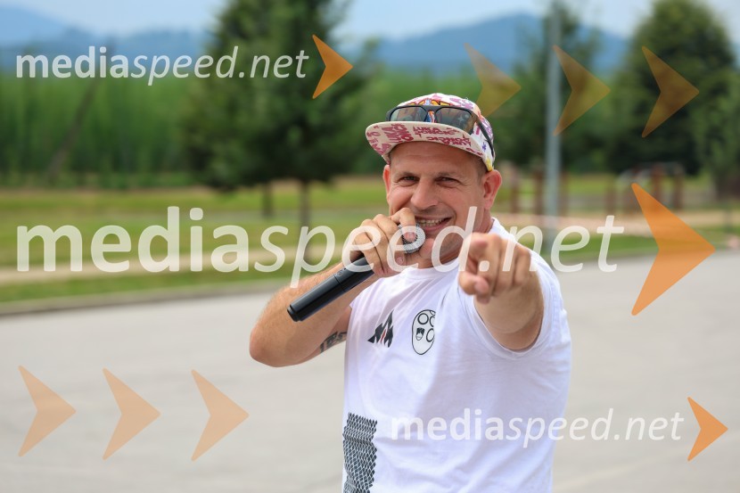  Uroš Krajnc, DJ UkacSprejem za nogometaša Žana Karničnika