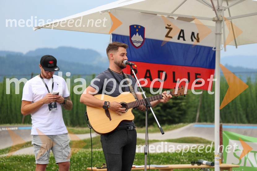  Rudi Breznik, Harmonikar pri Trio Rudija BreznikaSprejem za nogometaša Žana Karničnika