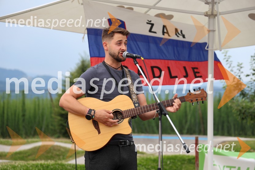  Rudi Breznik, Harmonikar pri Trio Rudija BreznikaSprejem za nogometaša Žana Karničnika