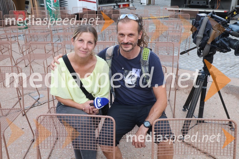  Mojca Hanžič, novinarka, Kanal A in POP TV;  ... Gala večer slovenske popevke na Festivalu Arsana