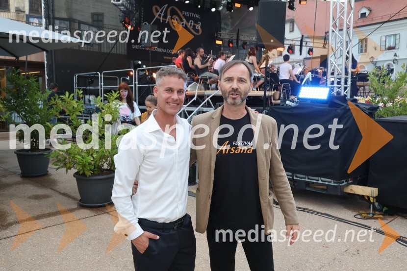  Andrej Geržina, TV voditelj;  Mladen Delin, direktor festivala ArsanaGala večer slovenske popevke na Festivalu Arsana
