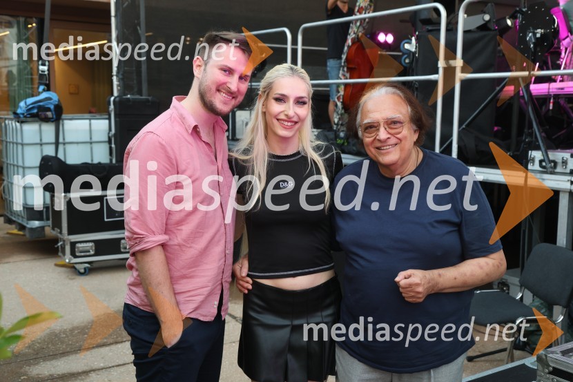  Gregor Ravnik, pevec;  Sara Briški Cirman - Raiven, pevka, harfistka;  Oto Pestner, pevecGala večer slovenske popevke na Festivalu Arsana