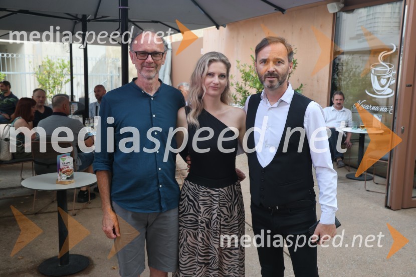  Lojze  Krajnčan, dirigent Big Banda RTV Slovenija ;  Ana Delin, pevka, Vox Arsana;  Mladen Delin, direktor festivala ArsanaGala večer slovenske popevke na Festivalu Arsana