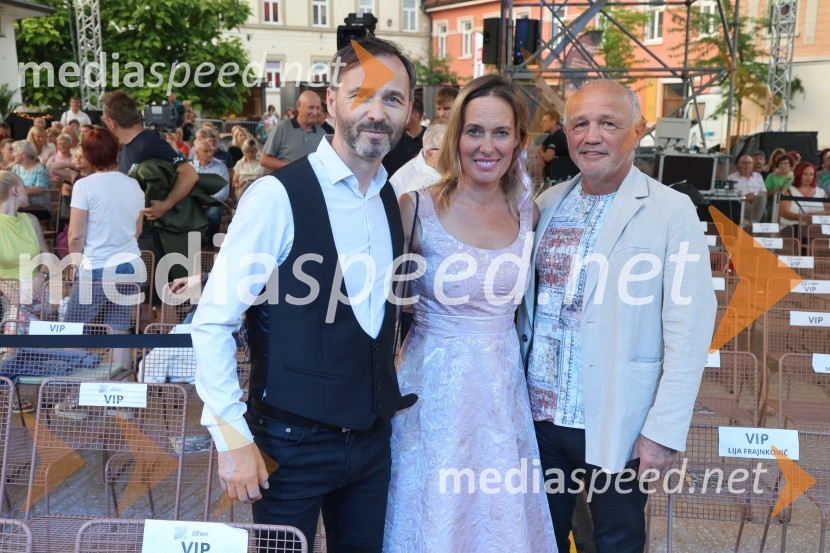  Mladen Delin, direktor festivala Arsana;  Alenka Slavinec, fotografinja;  ... Gala večer slovenske popevke na Festivalu Arsana