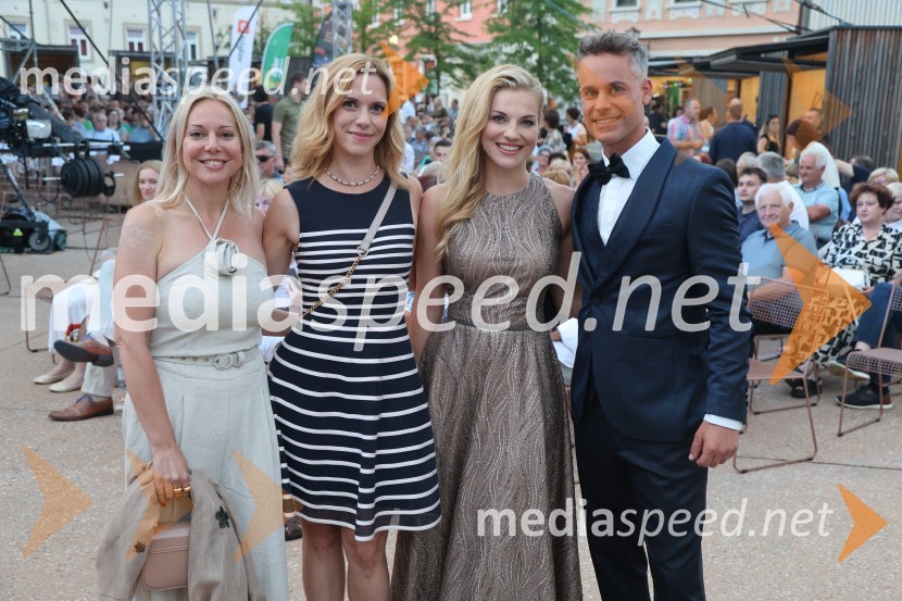  Veornika Žejdela;  ... ;  ... ;  Andrej Geržina, TV voditeljGala večer slovenske popevke na Festivalu Arsana