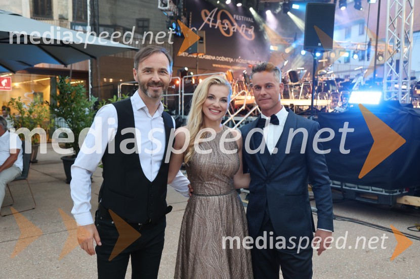  Mladen Delin, direktor festivala Arsana;  ... ;  Andrej Geržina, TV voditeljGala večer slovenske popevke na Festivalu Arsana