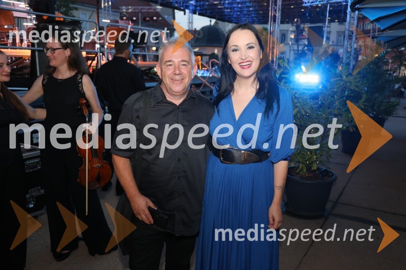  ... ;  Tinkara Kovač, glasbenicaGala večer slovenske popevke na Festivalu Arsana