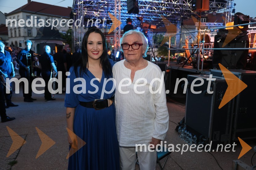  Tinkara Kovač, glasbenica;  Lado  Leskovar, pevec in ambasador UnicefGala večer slovenske popevke na Festivalu Arsana