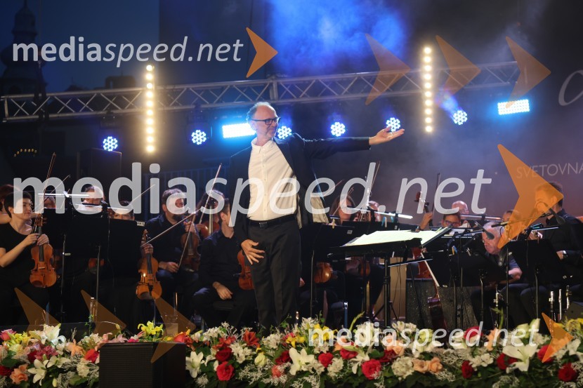  Lojze  Krajnčan, dirigent Big Banda RTV Slovenija Gala večer slovenske popevke na Festivalu Arsana