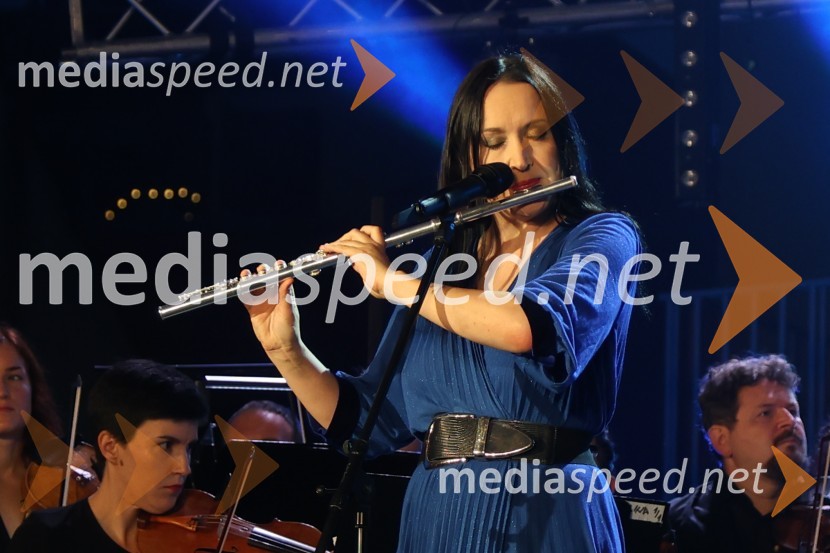  Tinkara Kovač, glasbenicaGala večer slovenske popevke na Festivalu Arsana