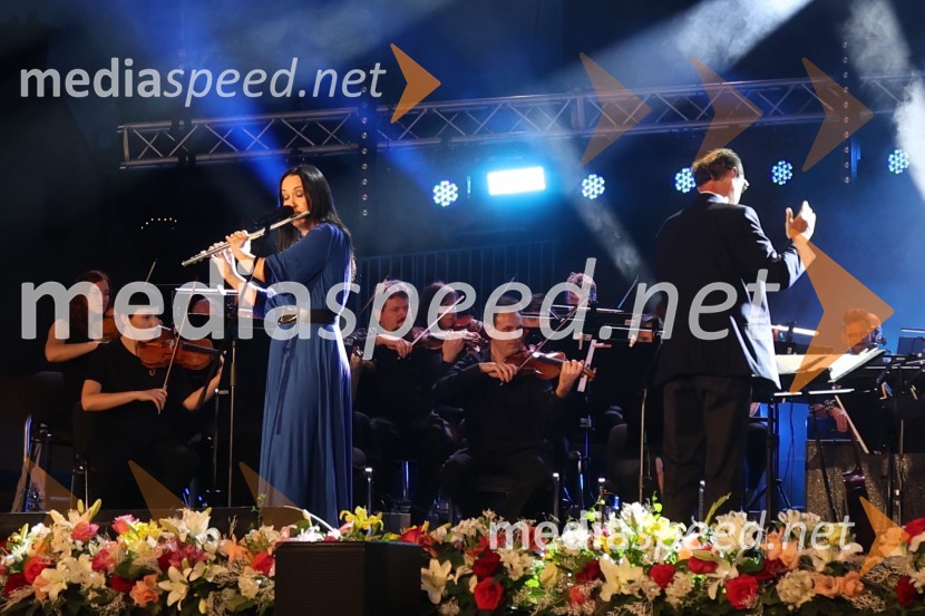  Tinkara Kovač, glasbenicaGala večer slovenske popevke na Festivalu Arsana