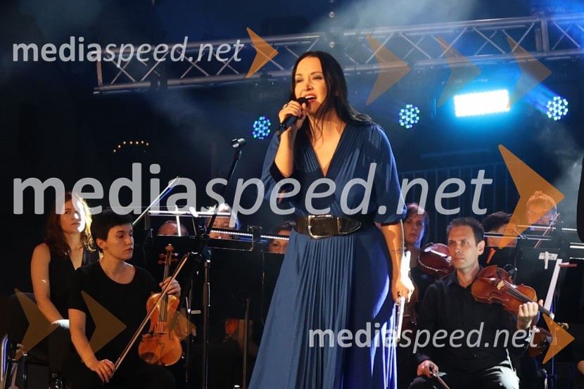  Tinkara Kovač, glasbenicaGala večer slovenske popevke na Festivalu Arsana