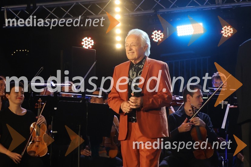  Alfi Nipič, pevecGala večer slovenske popevke na Festivalu Arsana