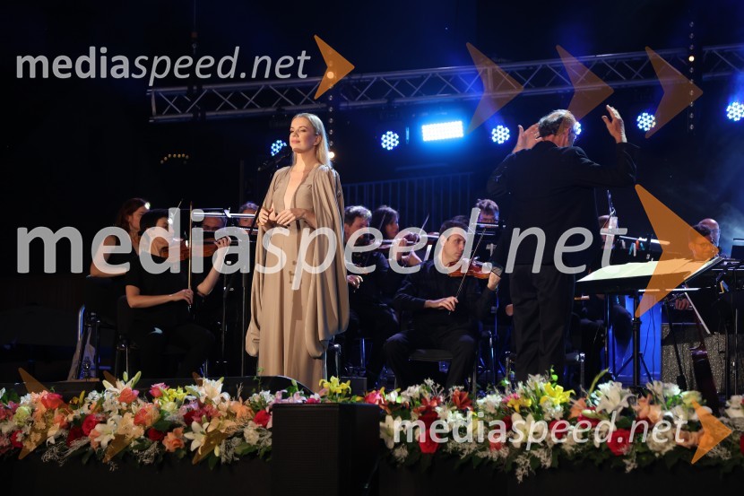  Ana Soklič, pevkaGala večer slovenske popevke na Festivalu Arsana