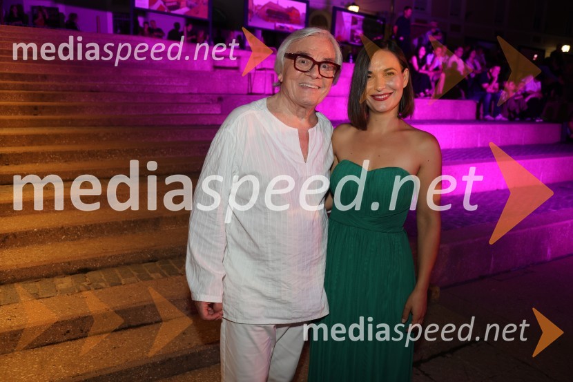  Lado  Leskovar, pevec in ambasador Unicef;  Nina Strnad, pevkaGala večer slovenske popevke na Festivalu Arsana