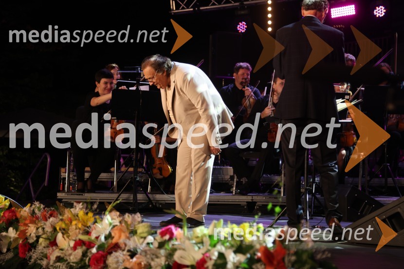  Oto Pestner, pevecGala večer slovenske popevke na Festivalu Arsana