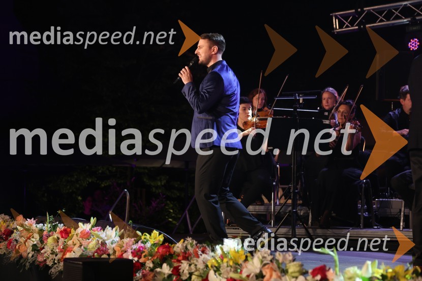  Gregor Ravnik, pevecGala večer slovenske popevke na Festivalu Arsana