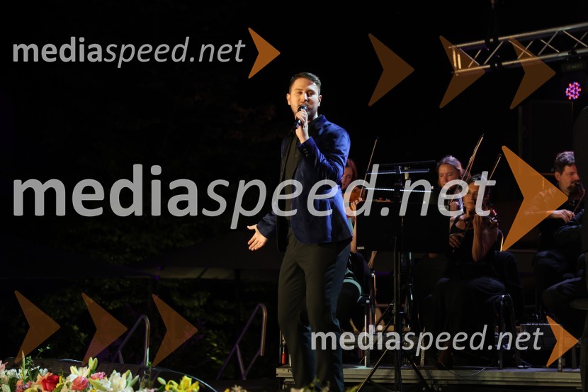  Gregor Ravnik, pevecGala večer slovenske popevke na Festivalu Arsana