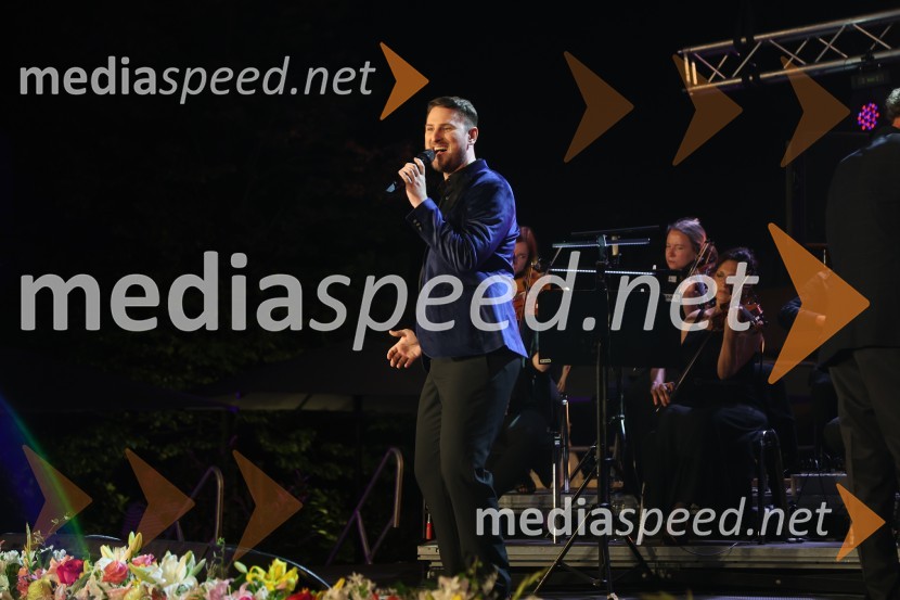  Gregor Ravnik, pevecGala večer slovenske popevke na Festivalu Arsana