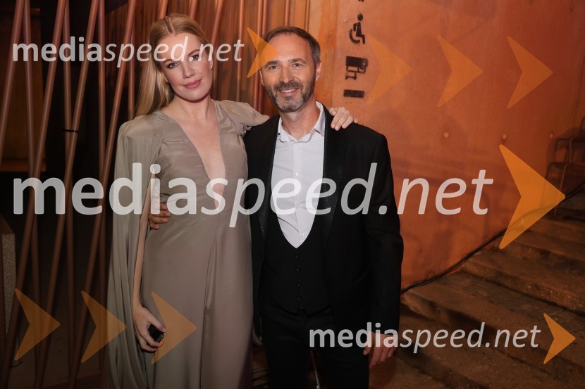  Ana Soklič, pevka;  Mladen Delin, direktor festivala ArsanaGala večer slovenske popevke na Festivalu Arsana