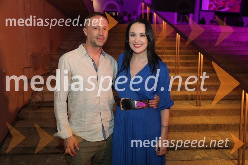  ... ;  Tinkara Kovač, glasbenicaGala večer slovenske popevke na Festivalu Arsana