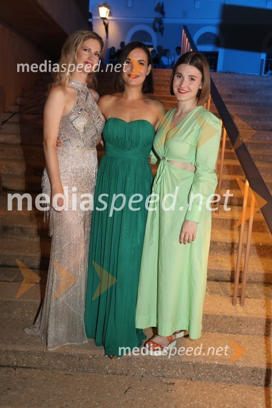  Ana Delin, pevka, Vox Arsana;  Nina Strnad, pevka;  ... Gala večer slovenske popevke na Festivalu Arsana