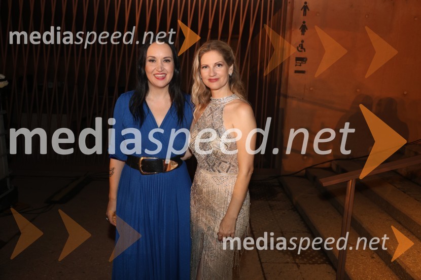  Tinkara Kovač, glasbenica;  Ana Delin, pevka, Vox ArsanaGala večer slovenske popevke na Festivalu Arsana