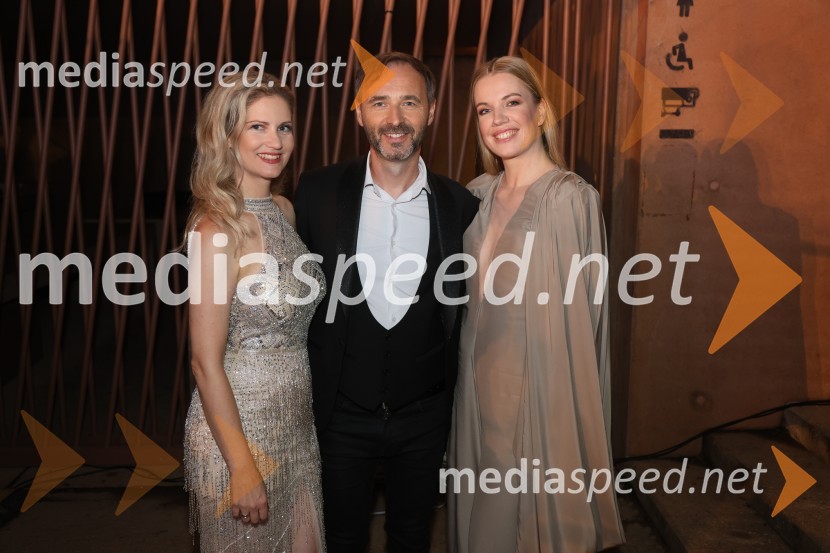  Ana Delin, pevka, Vox Arsana;  Mladen Delin, direktor festivala Arsana;  Ana Soklič, pevkaGala večer slovenske popevke na Festivalu Arsana