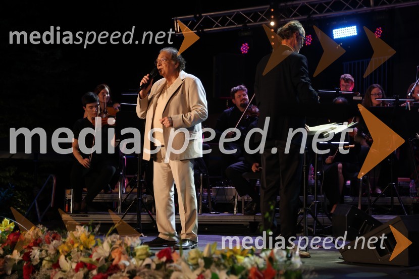  Oto Pestner, pevecGala večer slovenske popevke na Festivalu Arsana