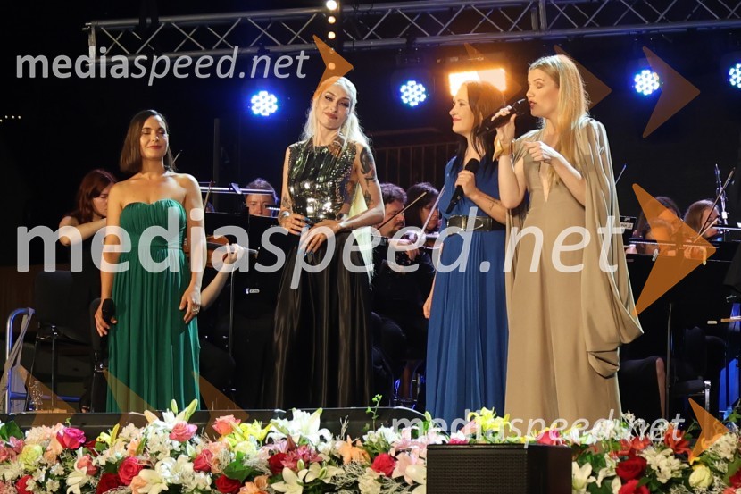  Nina Strnad, pevka;  Sara Briški Cirman - Raiven, pevka, harfistka;  Tinkara Kovač, glasbenica;  Ana Soklič, pevkaGala večer slovenske popevke na Festivalu Arsana