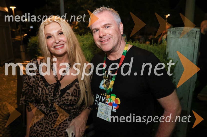  Helena Blagne, pevka;  Miha Deželak, radijski voditelj, humanitarecFestival Pivo in cvetje 2024, petek