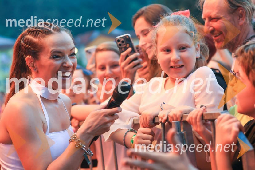  Nina Pušlar, pevka;  ... Festival Pivo in cvetje 2024, sobota