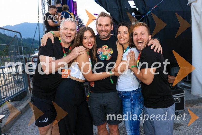  Miha Deželak, radijski voditelj, humanitarec;  Lara Tošić, radijska voditeljica;  Iztok Gustinčič, radijski voditelj, glasbenik;  Jana Morelj, radijska in TV voditeljica;  Blaž  Babič, animatorFestival Pivo in cvetje 2024, sobota