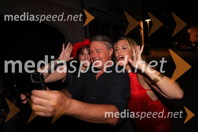  Eva Zorjan;  Janez Zorjan, bas kitara;  Nika Zorjan, pevkaFestival Pivo in cvetje 2024, sobota