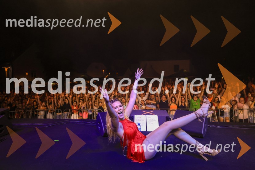  Nika Zorjan, pevkaFestival Pivo in cvetje 2024, sobota