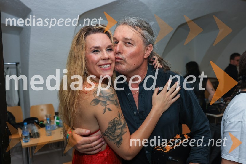  Nika Zorjan, pevka;  Janez Zorjan, bas kitaraFestival Pivo in cvetje 2024, sobota