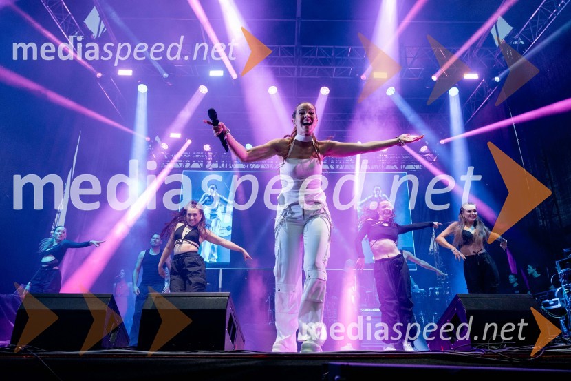  Nina Pušlar, pevkaFestival Pivo in cvetje 2024, sobota