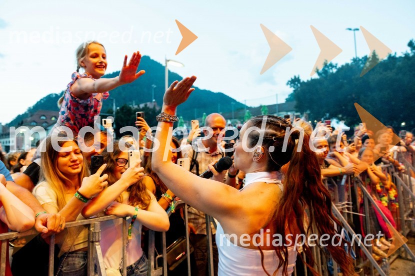  ... ;  Nina Pušlar, pevkaFestival Pivo in cvetje 2024, sobota