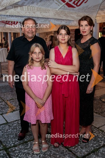  Darko  Brlek, direktor in umetniški vodja, Festival Ljubljana;  Martina Neža Brlek;  Eva Marija Brlek;  Janja LambergerMuzikal Bodyguard, 72. Ljubljana Festival