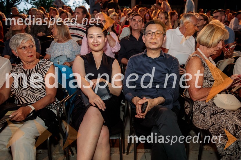  ... ;  Wang Shunqing, kitajski veleposlanik v SlovenijiMuzikal Bodyguard, 72. Ljubljana Festival