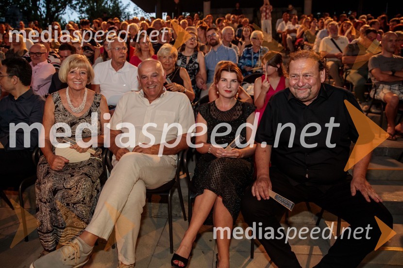  Jadranka  Dakić, predsednica Sveta Festival Ljubljana;  Miodrag Dakić;  Janja Lamberger;  Darko  Brlek, direktor in umetniški vodja, Festival LjubljanaMuzikal Bodyguard, 72. Ljubljana Festival