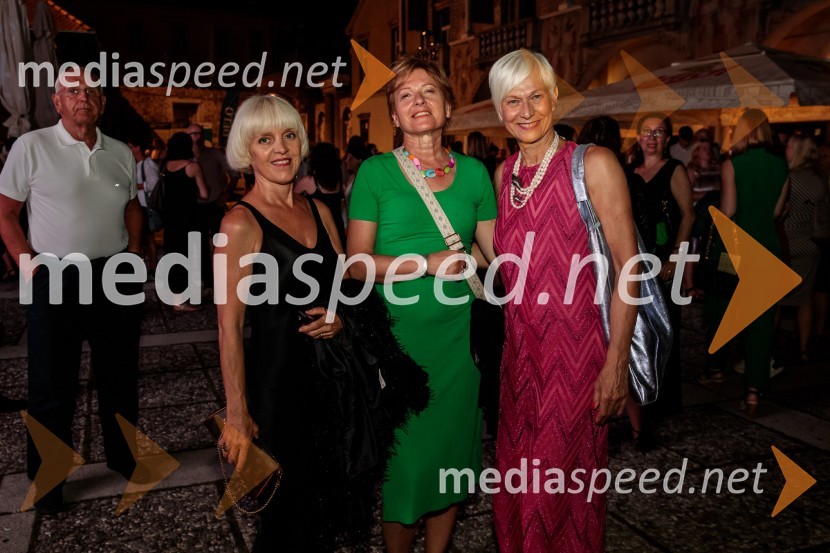  ... ;  ... ;  Barbra Drnač, novinarka, plesalka, koreografinja in televizijska voditeljicaMuzikal Bodyguard, 72. Ljubljana Festival