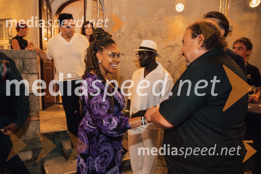  Kelly Agbowu, pevka, igralka;  Mykal Rand, režiser in koreograf;  Darko  Brlek, direktor in umetniški vodja, Festival LjubljanaMuzikal Bodyguard, 72. Ljubljana Festival
