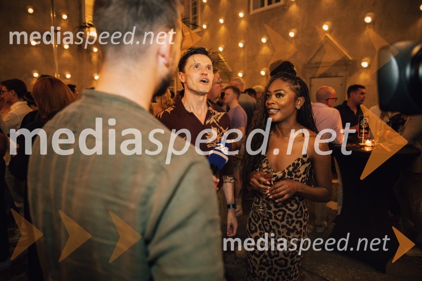  Norman Bowman, igralec;  Rhianne-Louise McCaulsky, igralka, pevkaMuzikal Bodyguard, 72. Ljubljana Festival