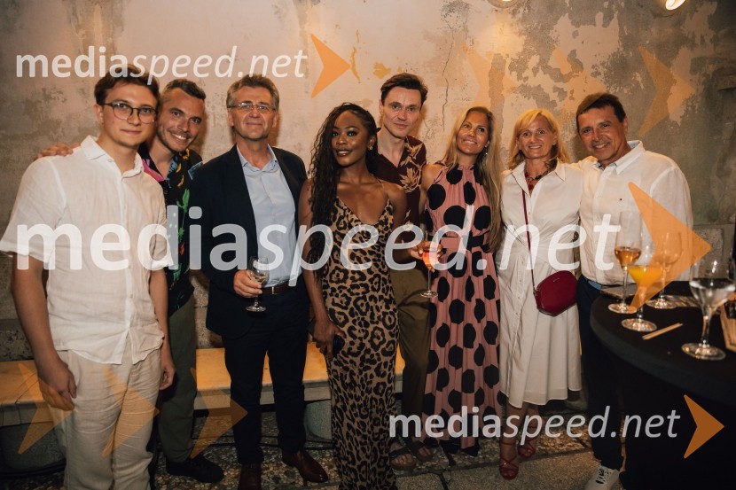  ... ;  ... ;  ... ;  Rhianne-Louise McCaulsky, igralka, pevka;  Norman Bowman, igralec;  ... ;  ... ;  ... Muzikal Bodyguard, 72. Ljubljana Festival