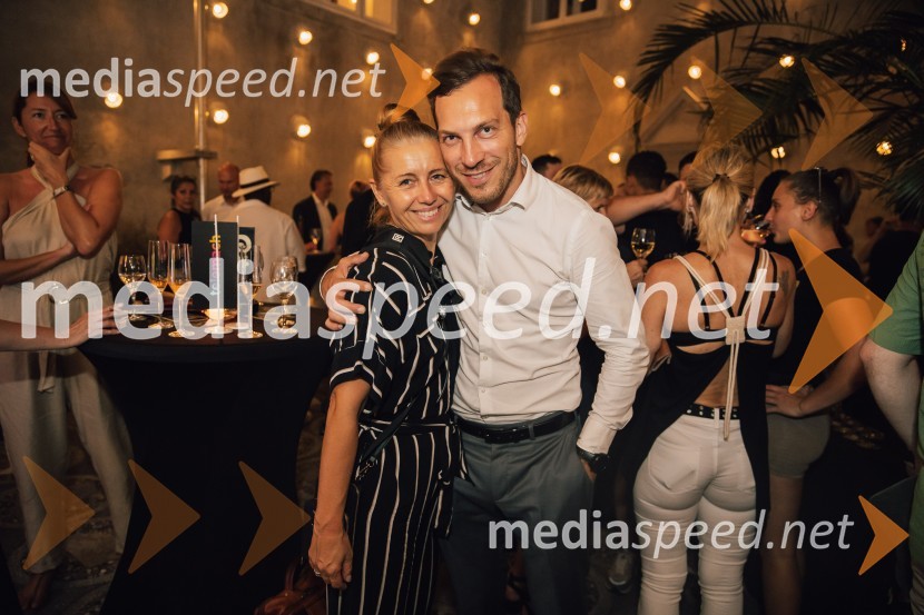  Darja Štravs Tisu, radijska voditeljica, glasbenica in fotografinja;  Jerneja  Kamnikar, ustanoviteljica in direktorica Vivo CateringMuzikal Bodyguard, 72. Ljubljana Festival